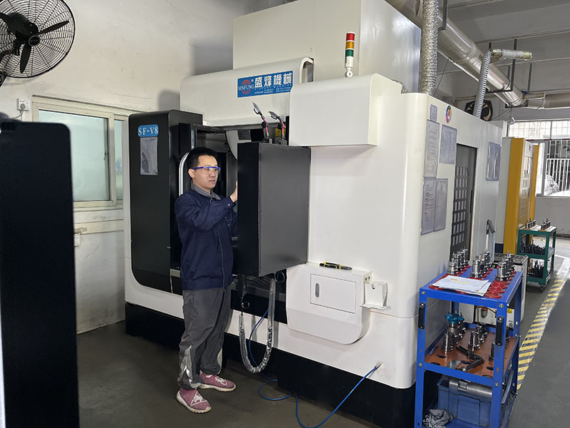 如何在CNC加工过程中监控与调整?