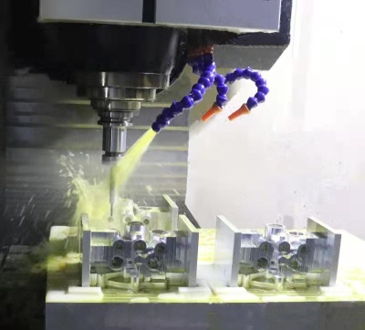 CNC加工中心中加工设备及技术有哪些？